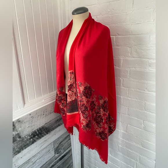 Rose pattern blanket scarf - Picture 2 of 4